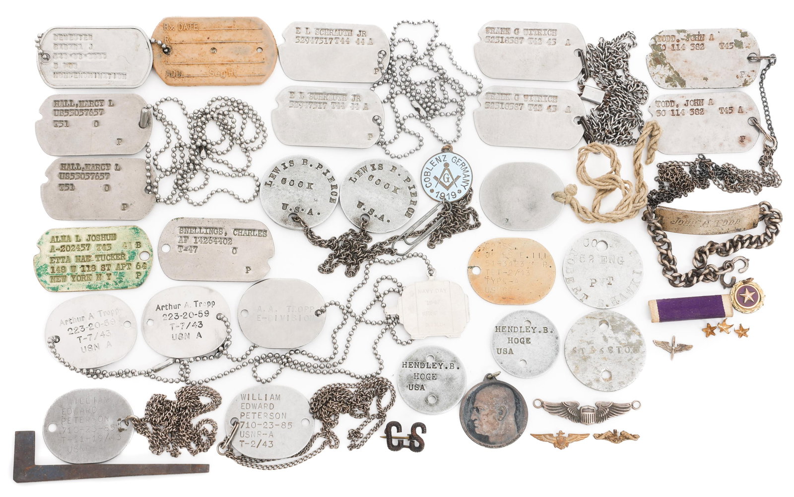 WWII US ARMED FORCES DOG TAGS (1 of 17)