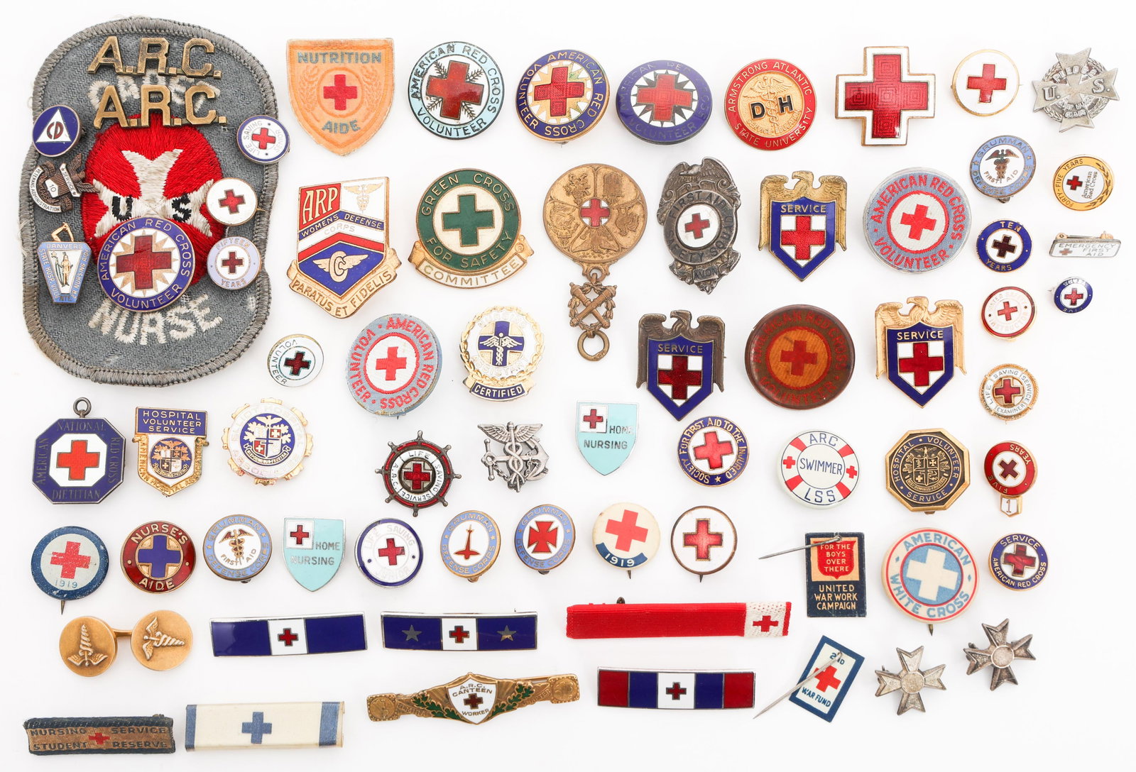 WWI - WWII AMERICAN RED CROSS PINS & INSIGNIA (1 of 13)