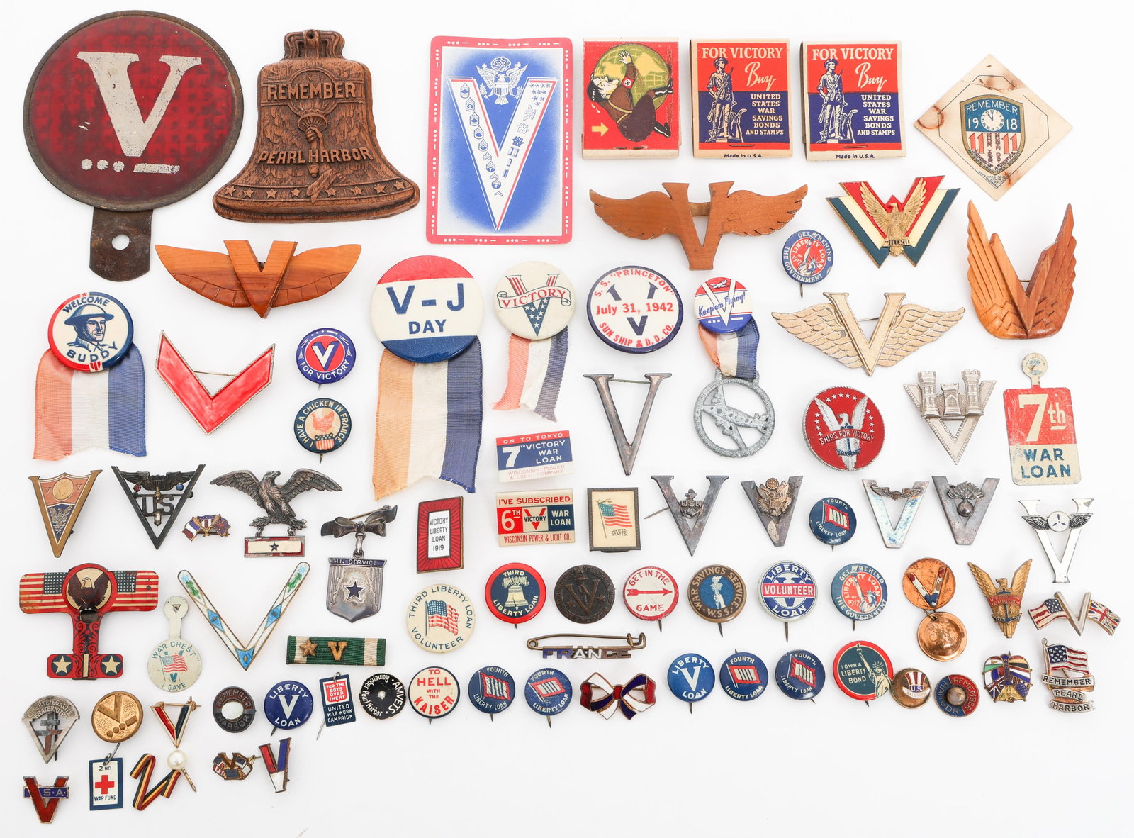 WWII US HOMEFRONT VICTORY INSIGNIA & MATCHBOOKS (1 of 15)