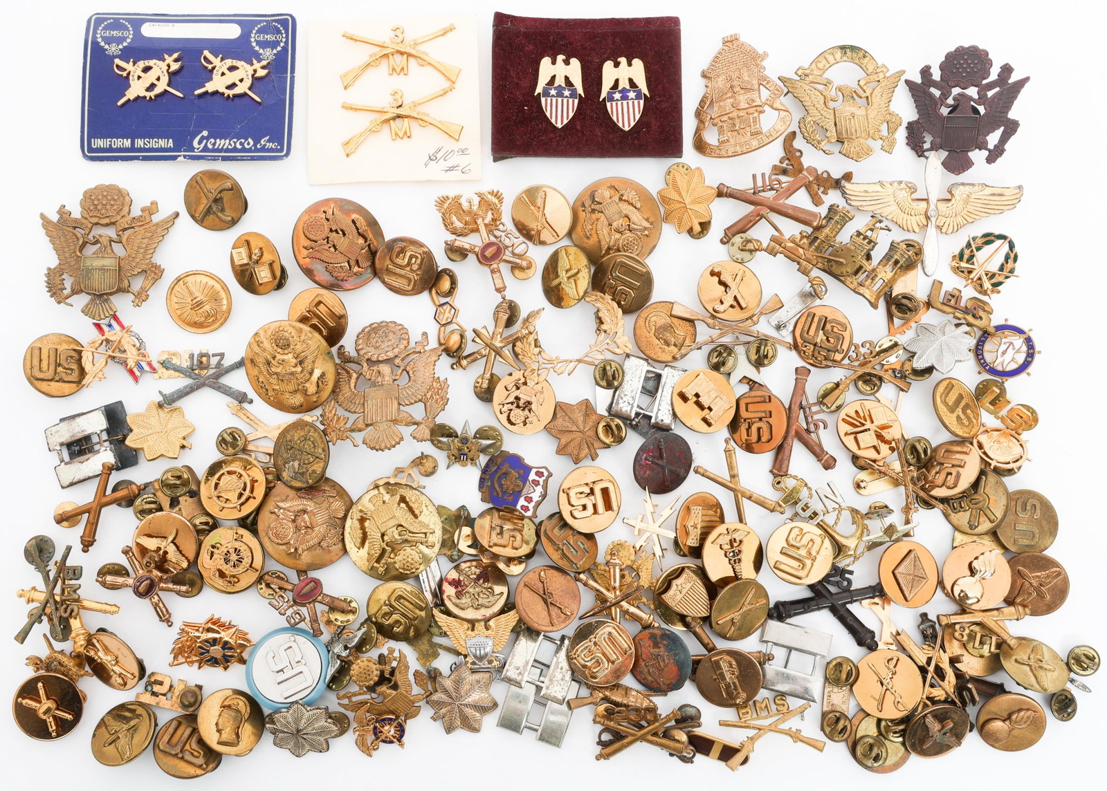 WWII - COLD WAR US ARMED FORCES INSIGNIA: WWII - COLD WAR US ARMED FORCES INSIGNIA WWII to Cold War U.S. Armed Forces Ranks and Collar Insignia. Includes rank insignia, cap badges, and collar discs. Provenance: Lifetime Military Memorabilia &