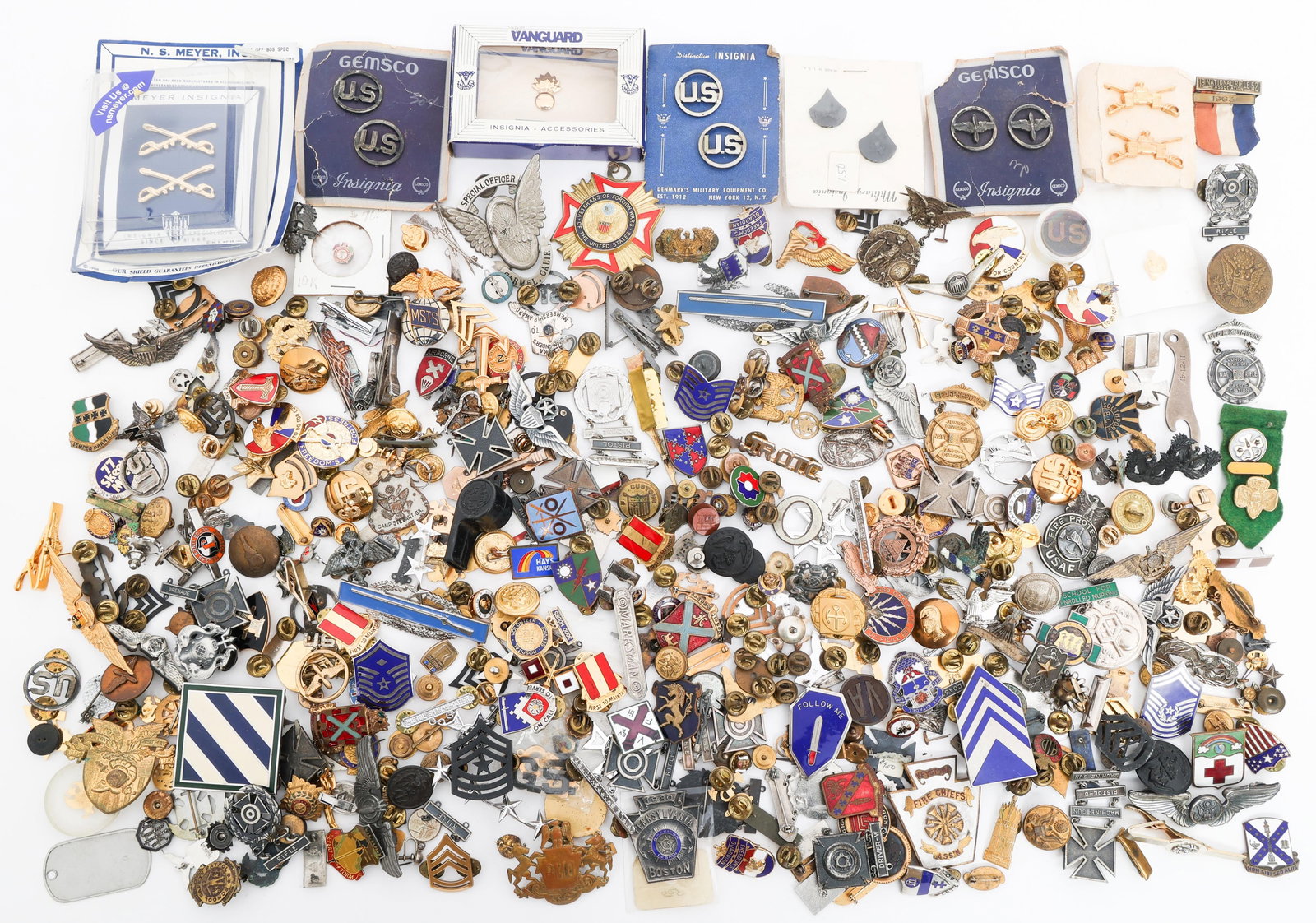 COLD WAR - CURRENT US ARMED FORCES PINS & BADGES (1 of 18)