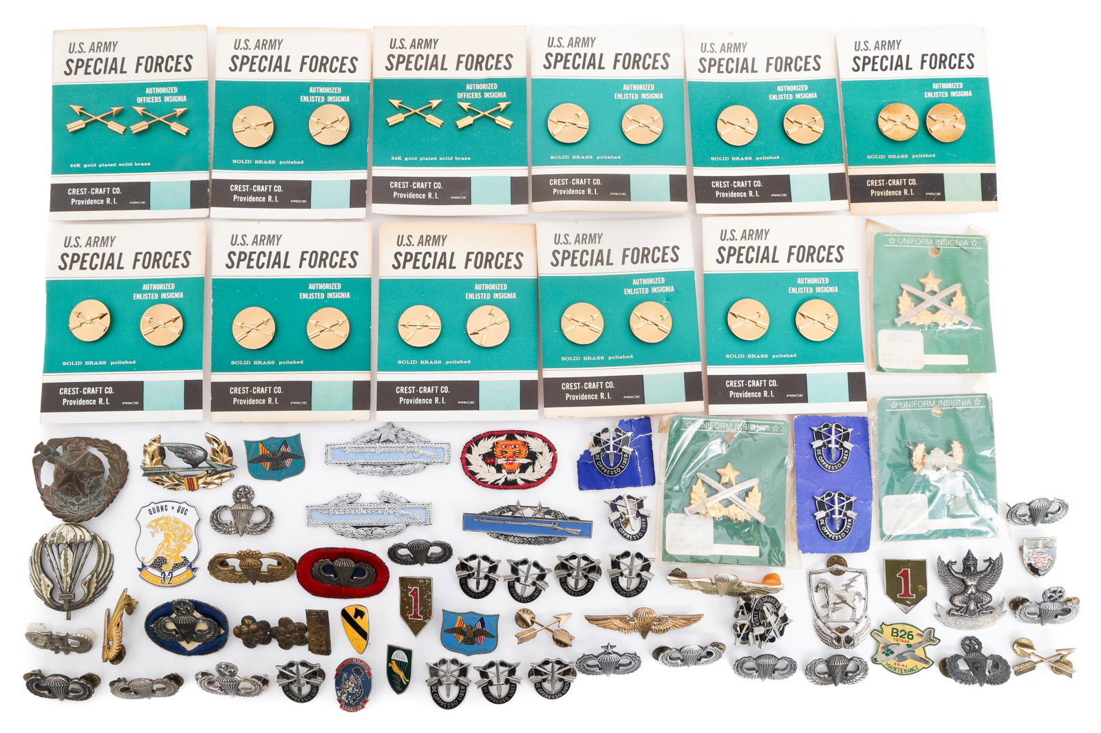 VIETNAM WAR SPECIAL FORCES COLLAR, PINS & INSIGNIA (1 of 14)