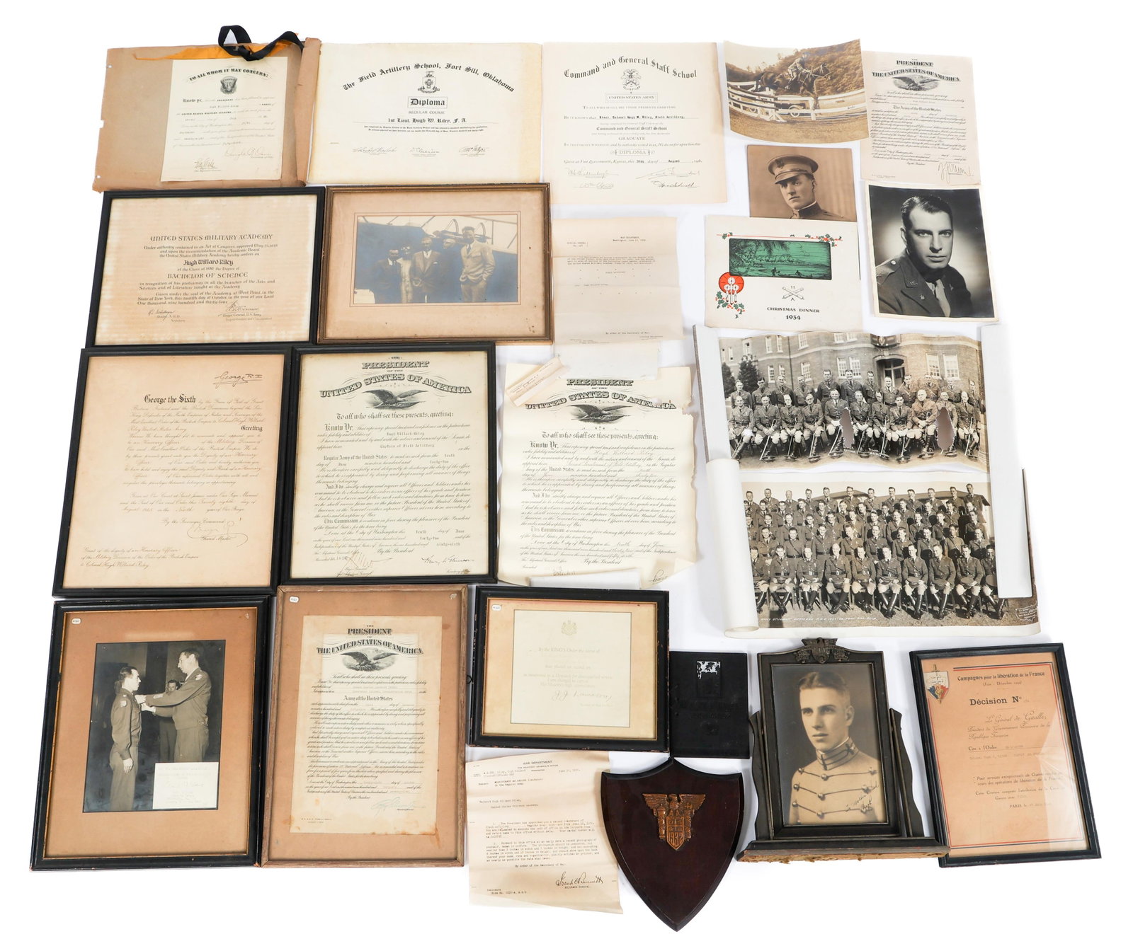 1930s - WWII US ARMY DIPLOMAS, CITATIONS & PHOTOS: 1930s - WWII US ARMY DIPLOMAS, CITATIONS & PHOTOS 1930s to WWII U.S. Army Diplomas, Citations and Photos. Includes diplomas from Command and General Staff School named to Hugh W. Riley, French Croix