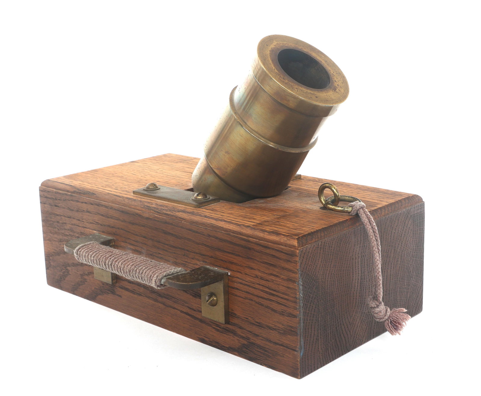 BRASS COEHORN MORTAR IN WOOD BASE: BRASS COEHORN MORTAR IN WOOD BASE Brass reproduction of a British Coehorn mortar in wooden base. No markings. Size: 12"x6"x9". 69mm Bore. Caliber / Gauge: 69mm Barrel Length: 5.75" Classification: Ant