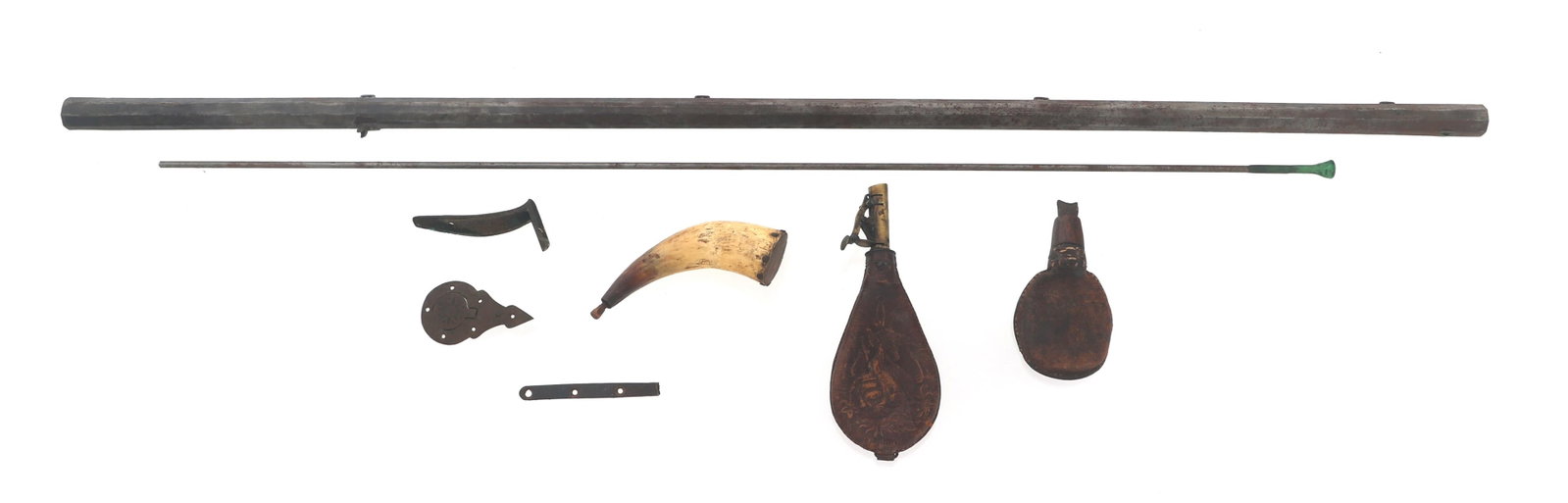 RIFLED MUSKET PARTS AND POWDER FLASKS (1 of 4)