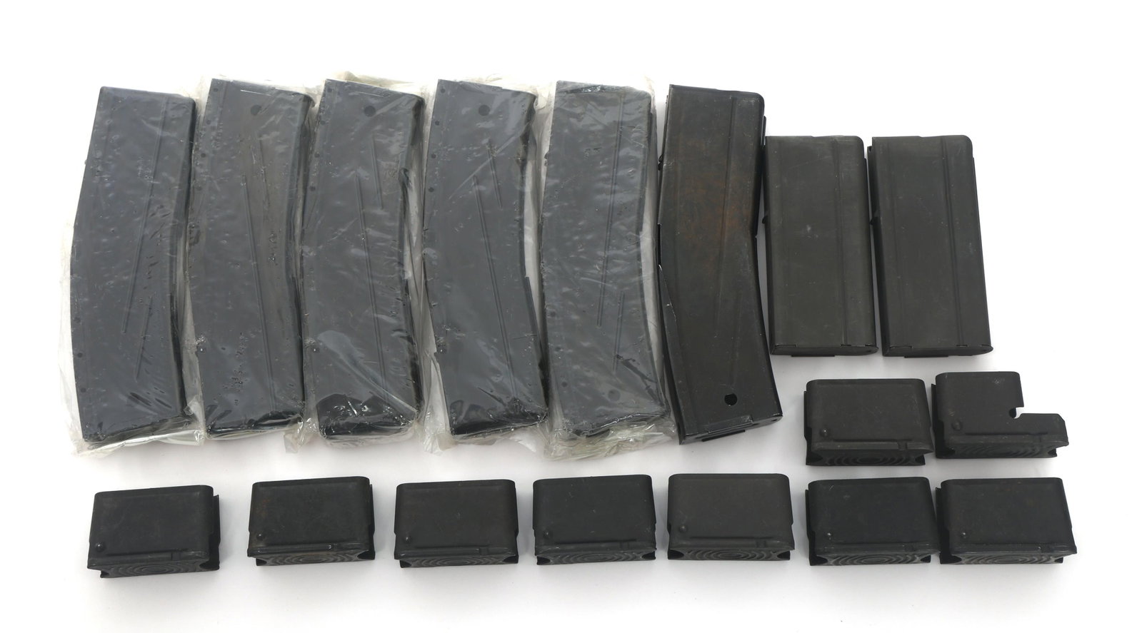 M1 CARBINE MAGAZINES & M1 GARAND ENBLOC CLIPS: M1 CARBINE MAGAZINES & M1 GARAND ENBLOC CLIPS M1 carbine magazines and M1 Garand Enbloc clips. 5 Korean made 30-round, 1 USA made 30-round, and 2 20-round magazines stamped A.I. on back. 9 Enbloc.
