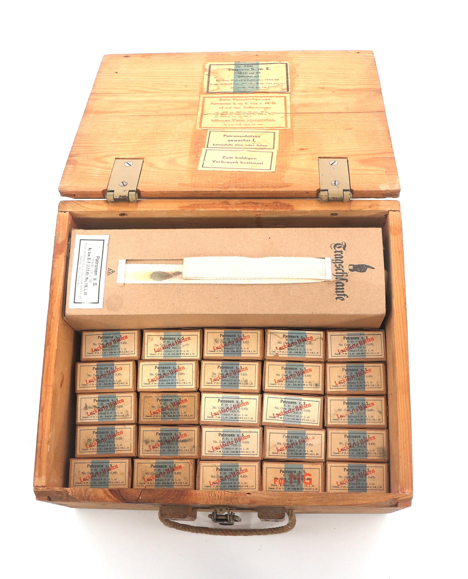 7.92x57mm MAUSER CALIBER AMMUNITION 45 POUNDS TGW: 7.92x57mm MAUSER CALIBER AMMUNITION 45 POUNDS TGW 7.92x57mm Mauser caliber rifle ammunition in wood box - 45 pounds total gross weight. Weight includes packaging and wood case. Boxes may be open or pa