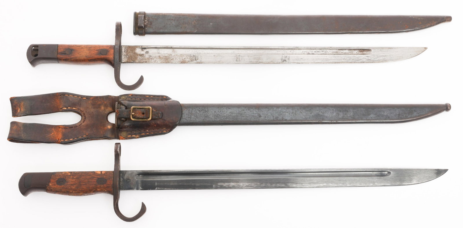 WWII IMPERIAL JAPANESE TYPE 30 BAYONETS: WWII IMPERIAL JAPANESE TYPE 30 BAYONETS WWII Imperial Japanese Type 30 Bayonets. (1) Type 30. Single edged, blued blade with fuller. Maker marked by Tokyo Army Arsenal on the ricasso. Steel hilt with 