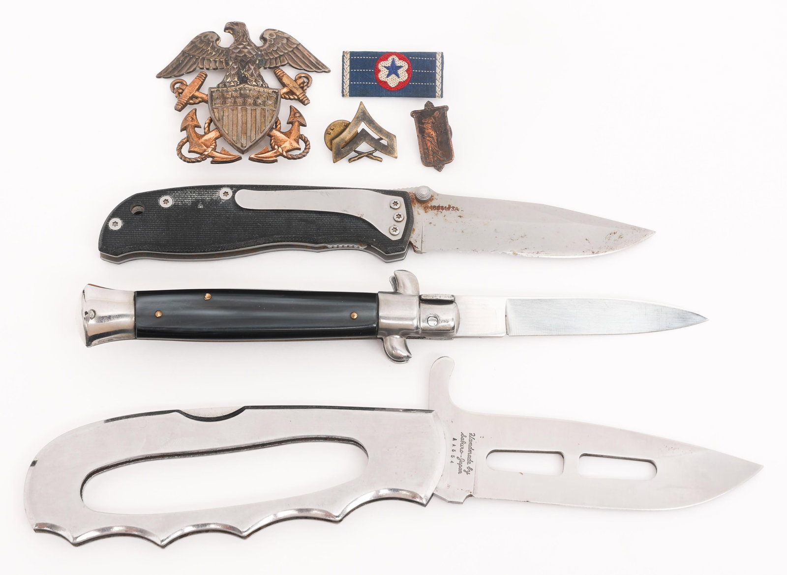 FOLDING KNIVES & US ARMED FORCES INSIGNIA: FOLDING KNIVES & US ARMED FORCES INSIGNIA Folding Knives and US Armed Forces Insignia. (1) Gerber Pocket Knife. Composite grips. (1) Switchblade Knife. Maker marked by C J JL Herbertz and marked