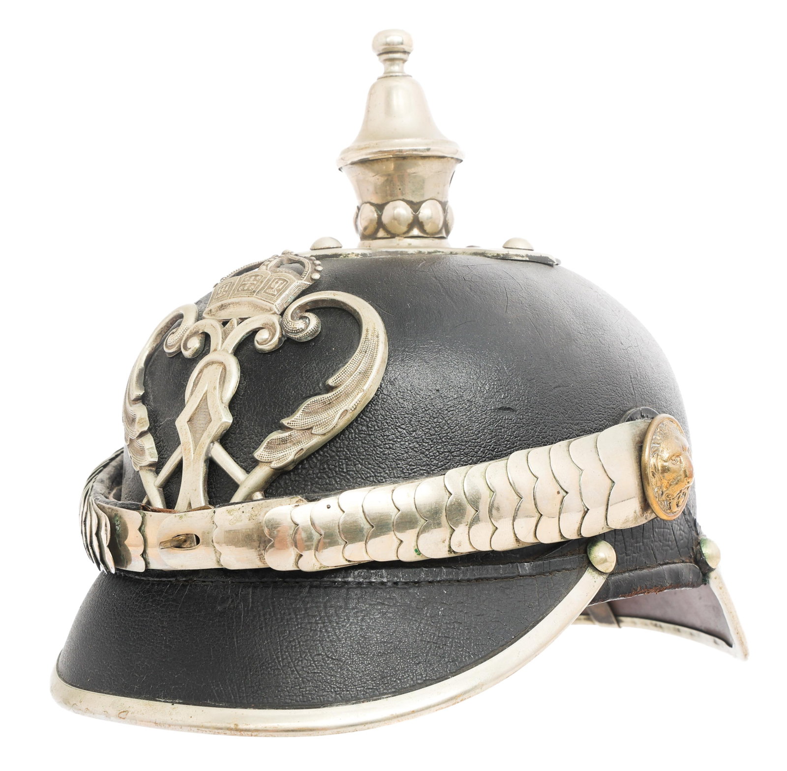 WWI IMPERIAL GERMAN POLICE PICKELHAUBE: WWI IMPERIAL GERMAN POLICE PICKELHAUBE WWI Imperial German Police Pickelhaube. Black hard leather shell with alloy Wurttemberg visor trim, rear spine and rounded spike. Crowned W police front plate. N