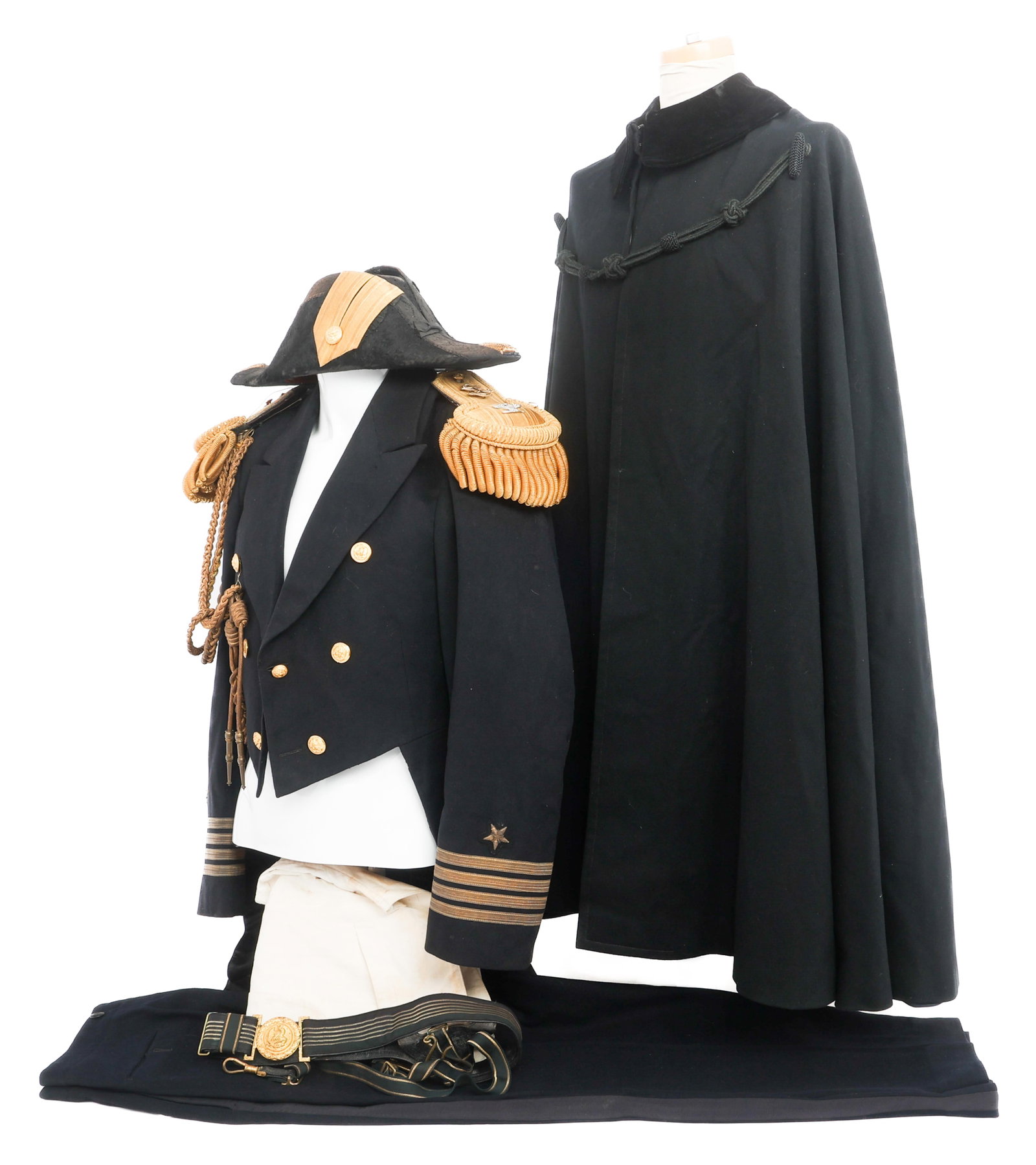 WWII US NAVY NAMED CAPTAIN MESS DRESS UNIFORM (1 of 20)