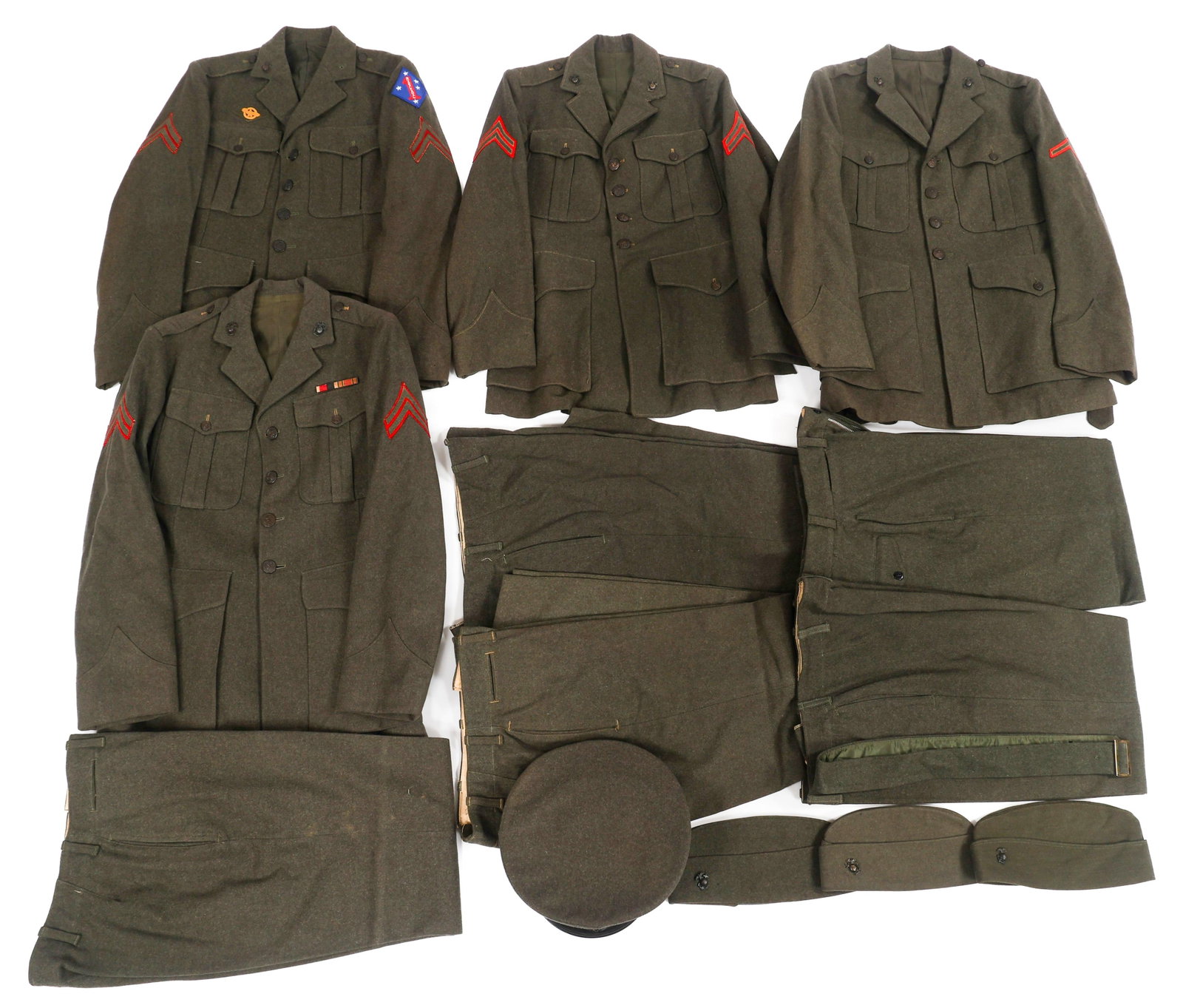 WWII USMC SERVICE ALPHA UNIFORMS (1 of 19)