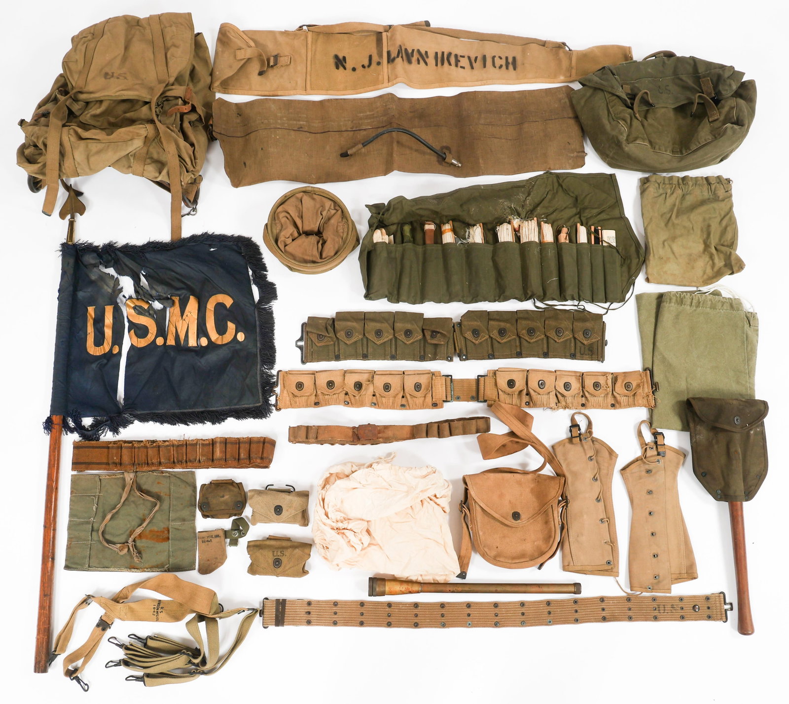 WWII US ARMED FORCES FIELD GEAR & USMC FLAG (1 of 20)