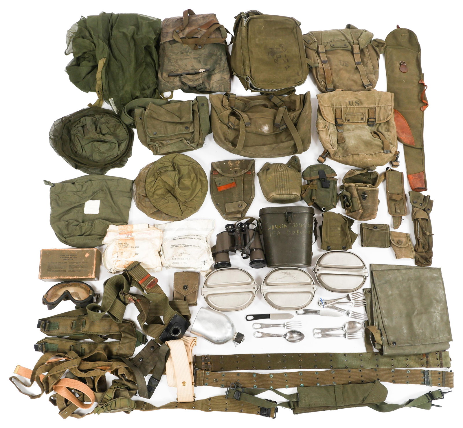 VIETNAM WAR US ARMY FIELD GEAR & FIELD BAGS (1 of 20)