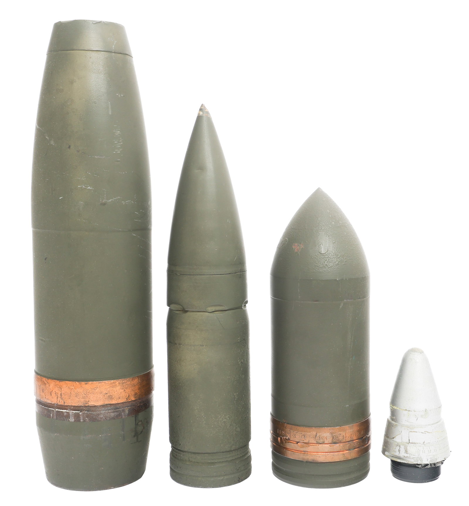 VIETNAM - COLD WAR US TANK & ARTILLERY SHELLS: VIETNAM - COLD WAR US TANK & ARTILLERY SHELLS Vietnam War to Cold War US Tank and Artillery Shells. (1) 105mm Field Artillery M60 Shell. No Fuze. Dated 1975. (1) 90mm Armor Piercing Tracer M318