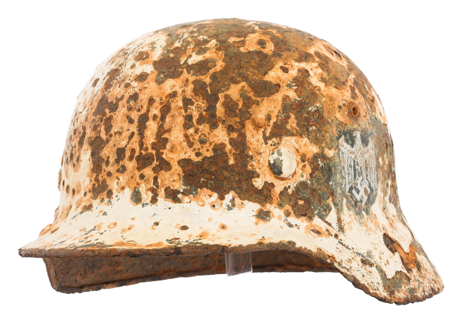 REFURBISHED WWII GERMAN HEER DD M40 HELMET SHELL: REFURBISHED WWII GERMAN HEER DD M40 HELMET SHELL Refurbished WWII German Heer Double Decal M40 Winter Helmet Shell. Repainted shell with National and Heer decals. Aluminum band and leather chinstrap.