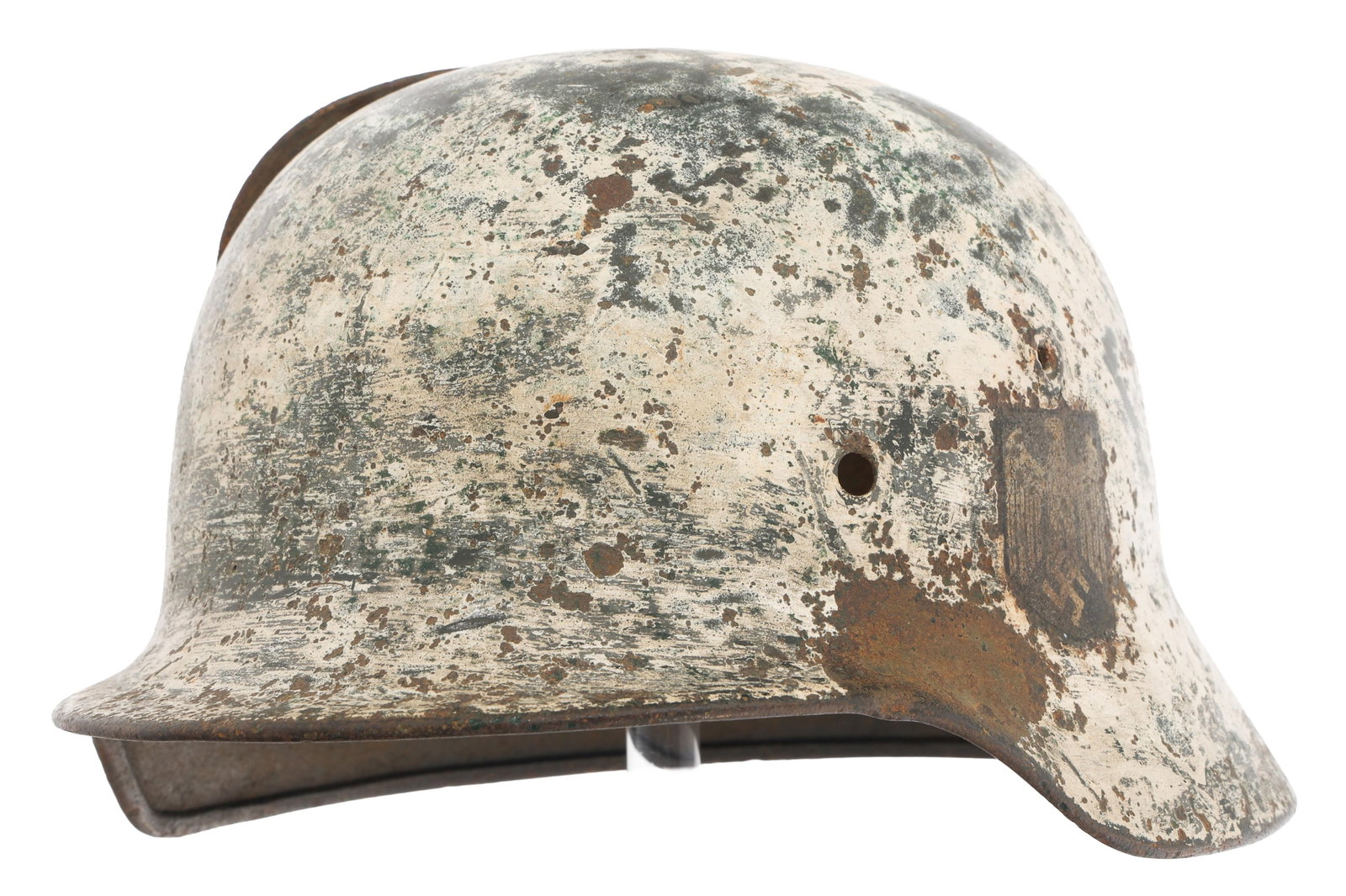 REFURBISHED WWII GERMAN HEER SD M40 HELMET SHELL: REFURBISHED WWII GERMAN HEER SD M40 HELMET SHELL Refurbished WWII German Heer Single Decal M40 Winter Helmet Shell. Repainted shell with Heer decal on left side. Stamped 51 on interior.