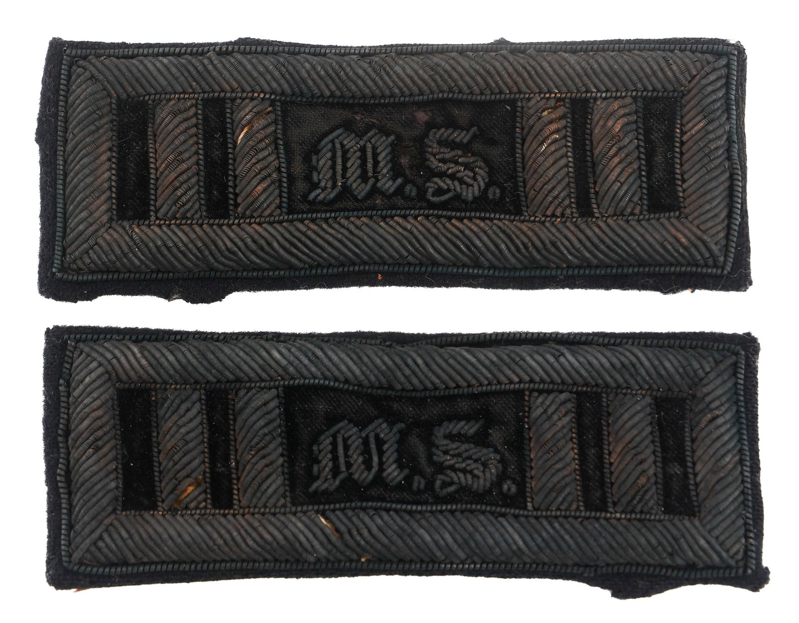 CIVIL WAR UNION MEDICAL OFFICER SHOULDER BOARDS: CIVIL WAR UNION MEDICAL OFFICER SHOULDER BOARDS Civil War Union Army Medical Department Officer Shoulder Boards. Black felt with embroidered Captain rank and the text "M.S" Size: 4" x 1"