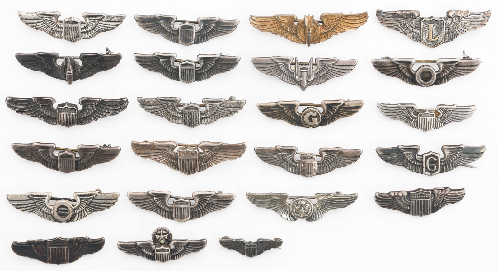 WWII USAAF 1" STERLING QUALIFICATION WINGS: WWII USAAF 1" STERLING QUALIFICATION WINGS 23 WWII USAAF 1" Sterling Qualification Wings. Various makers. All are marked Sterling. (13) Pilot. (3) Bombardier. (2) Observer. (1) Air Crew. (1) Senior Pi