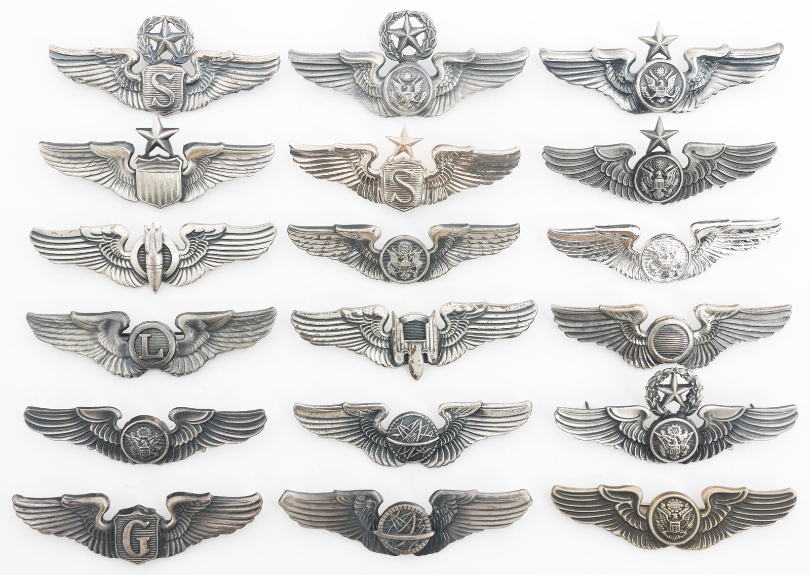 POST WWII - KOREA USAF AIR CREW & NAVIGATOR WINGS: POST WWII - KOREA USAF AIR CREW & NAVIGATOR WINGS Post WWII to Korean War US Air Force Air Crew, Navigator, Pilot, and Aerial Gunner Wings. Maker marks include N.S. Meyer, Antaya, Amcraft, and