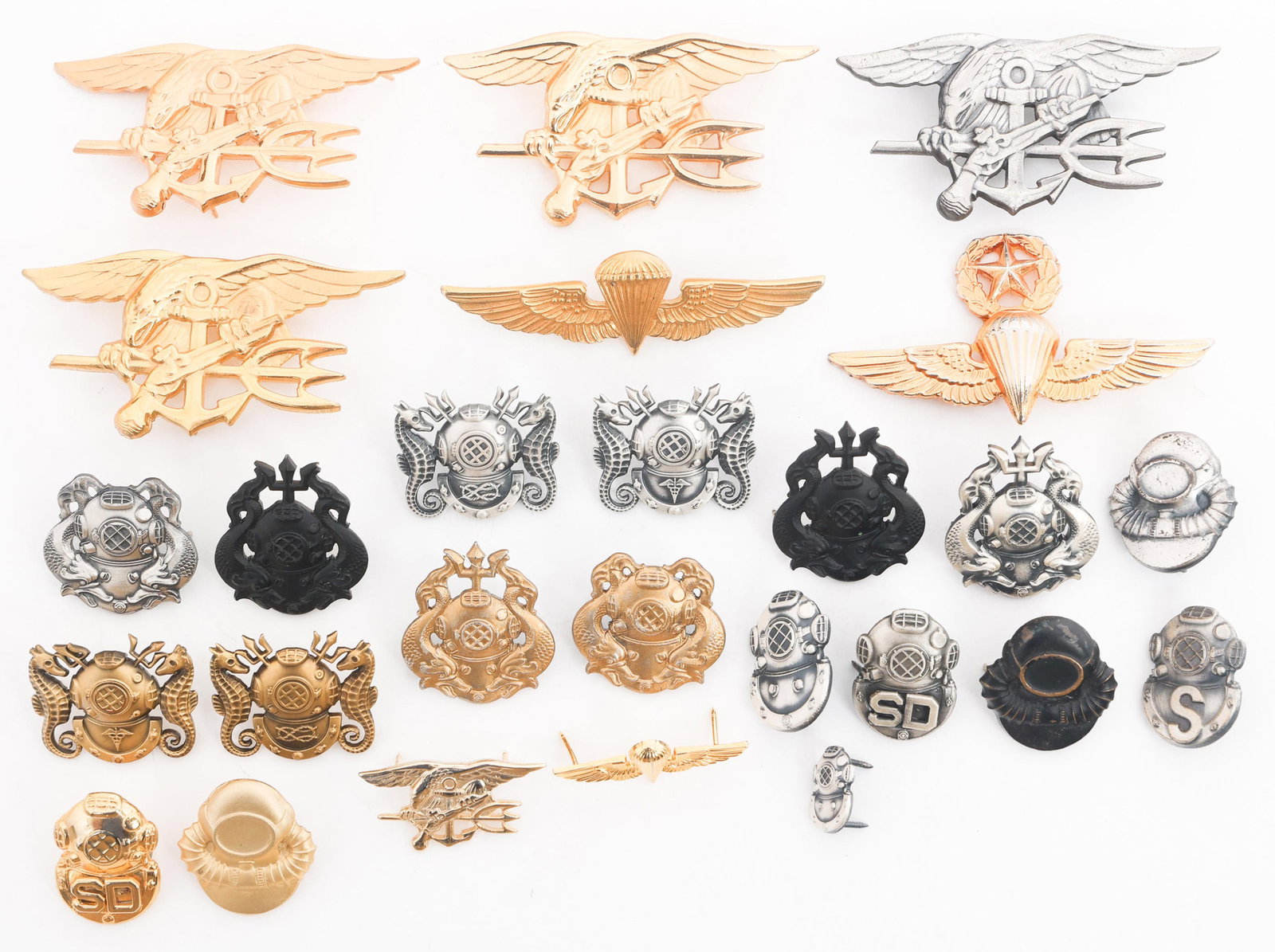 COLD WAR US NAVY SEALS SPEC WARFARE & DIVER BADGES: COLD WAR US NAVY SEALS SPEC WARFARE & DIVER BADGES Cold War US Navy Seals Special Warfare and Diver Badges. (5) Cold War US Navy Seals Special Warfare 3" and 1" Badges. Clutchbacks. Maker marks