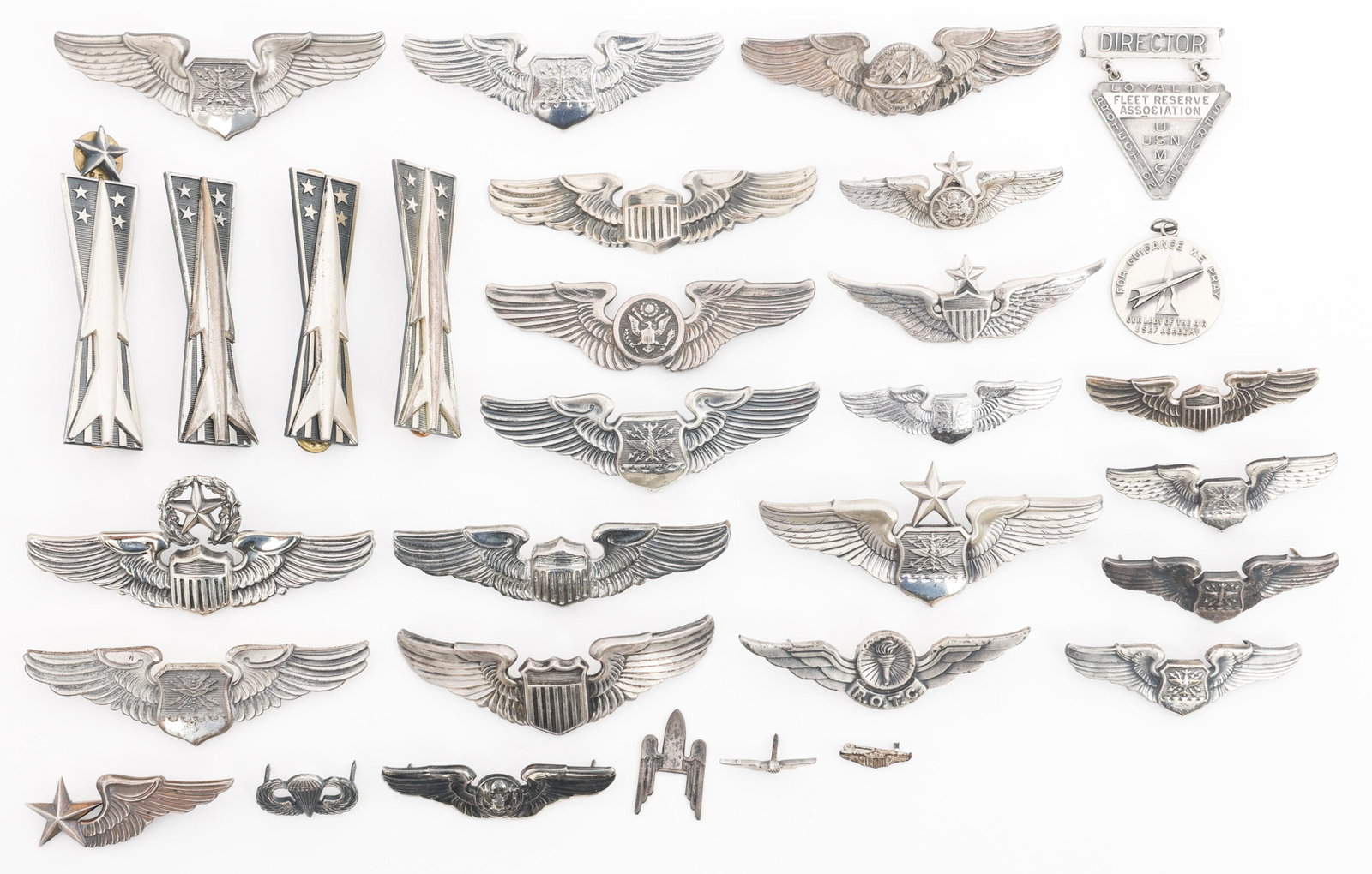COLD WAR - CURRENT USAF QUALIFICATION WINGS: COLD WAR - CURRENT USAF QUALIFICATION WINGS Cold War to Current USAF Qualification Wings. Includes Pilot, Aerial Gunner, Jump Wings, Air Crew, Senior Pilot, ROTC and more. Various makers. Majority