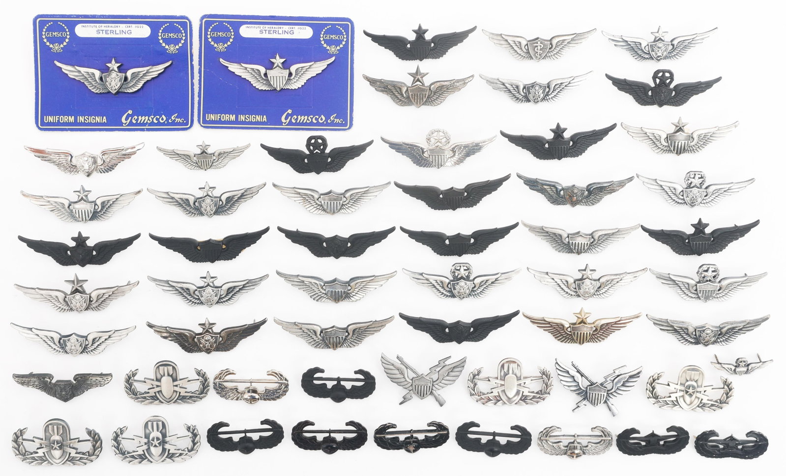 COLD WAR US ARMY EOD, AIR CREW, & PILOT WINGS: COLD WAR US ARMY EOD, AIR CREW, & PILOT WINGS Cold War US Army Air Assault, Explosive Ordnance Disposal, Pilot, Air Crew Wings and Badges. Pinbacks. Maker marks include N.S. Meyer, Vanguard, Antaya,