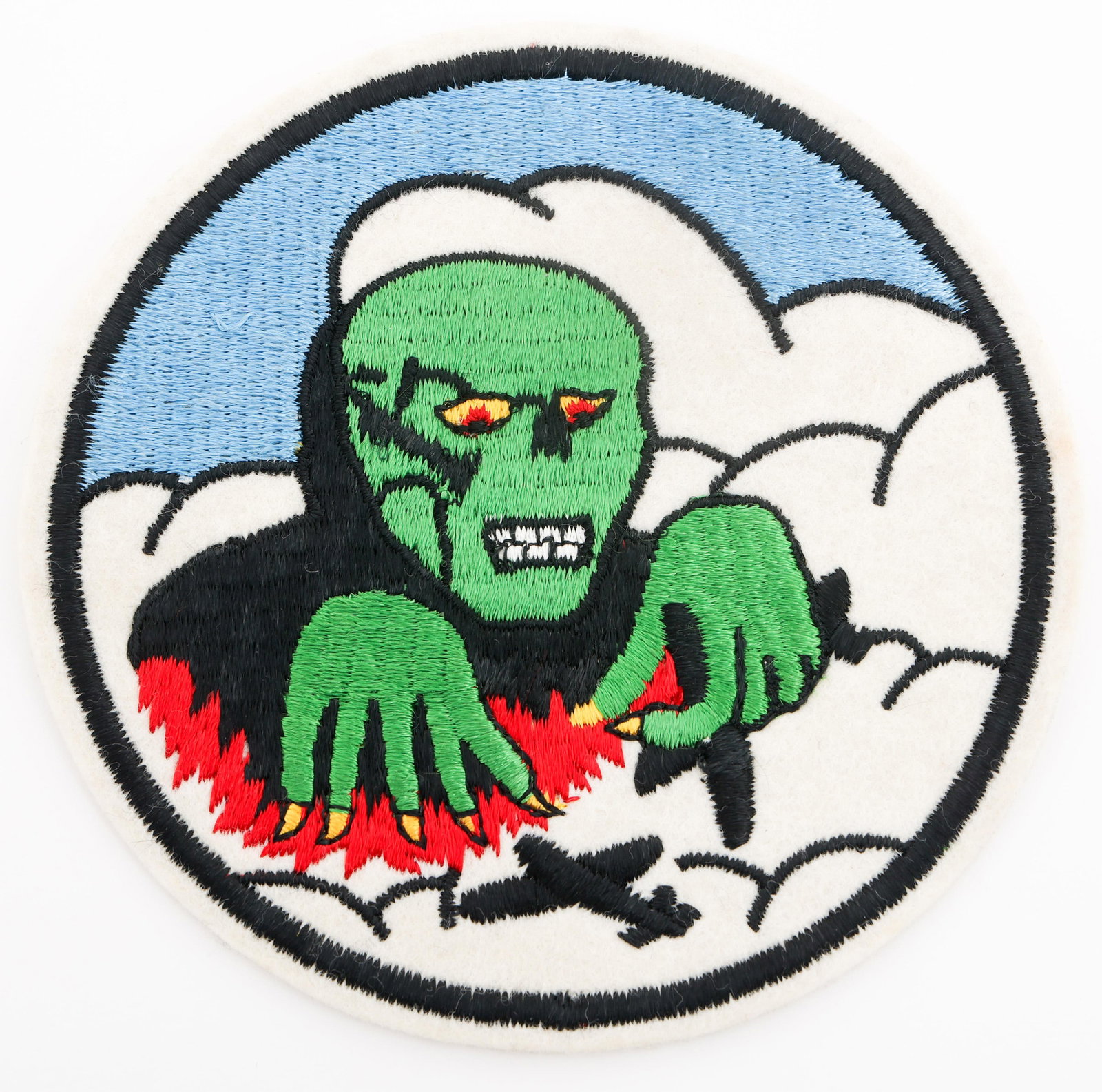 WWII US ARMY AIR FORCE 42nd FIGHTER SQUADRON PATCH: WWII US ARMY AIR FORCE 42nd FIGHTER SQUADRON PATCH WWII U.S. Army Air Force 42nd Fighter Squadron Patch. Machine embroidered cotton. Size: 5" Provenance: Lifetime Military Memorabilia & Arms Collectio