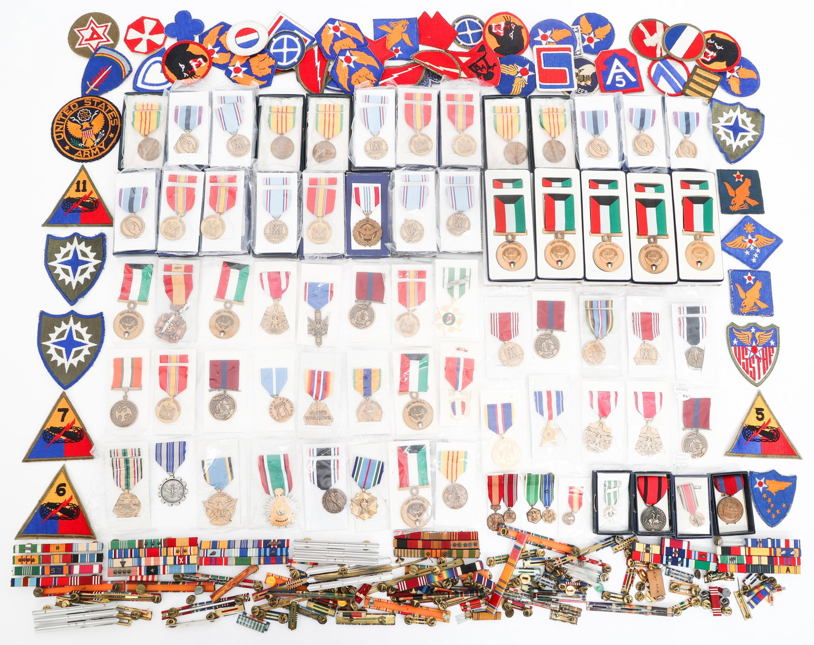 WWII - COLD WAR US ARMED FORCES PATCHES & MEDALS (1 of 18)