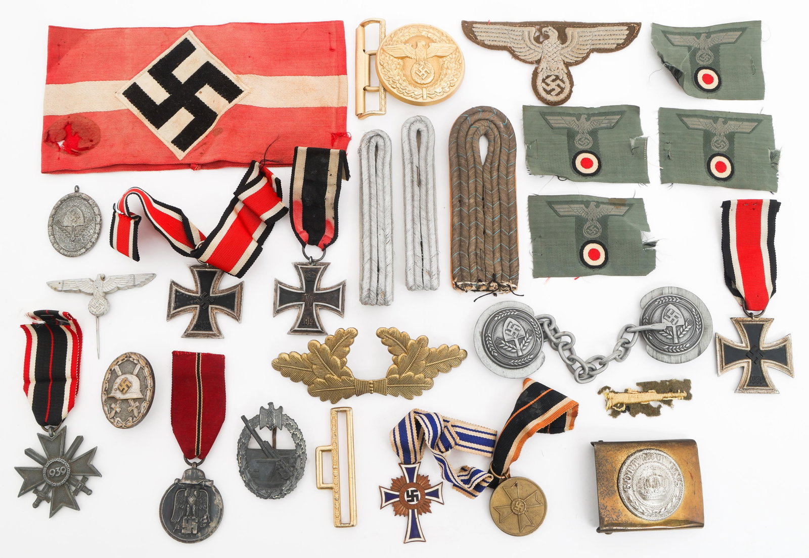 WWII GERMAN HEER IRON CROSS, MEDALS & INSIGNIA