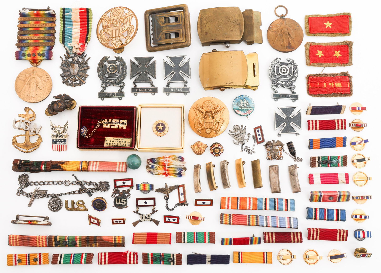 WWI - WWII US ARMED FORCES MEDALS & INSIGNIA (1 of 15)