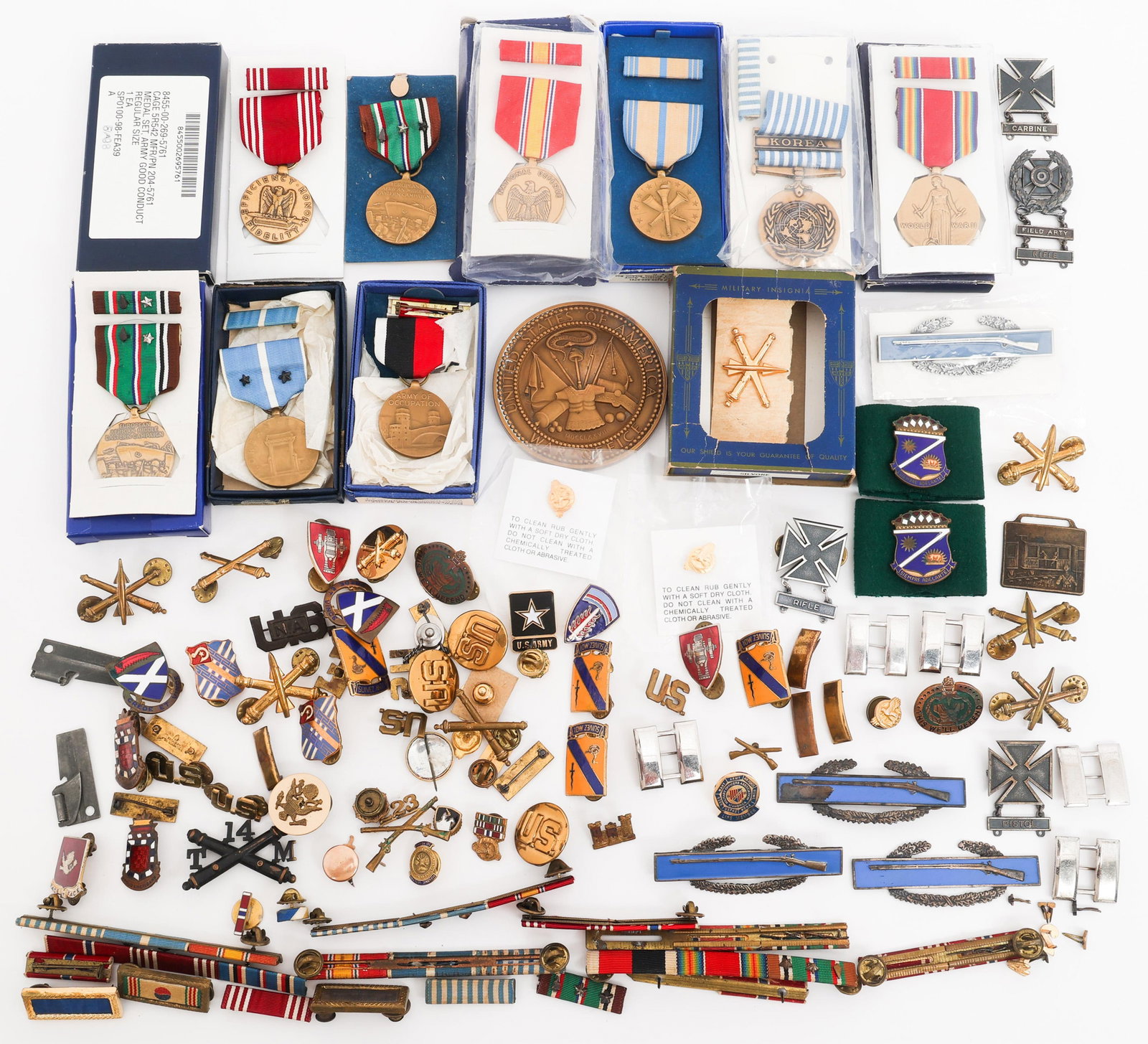 WWII - COLD WAR US ARMED FORCES MEDALS & INSIGNIA (1 of 14)
