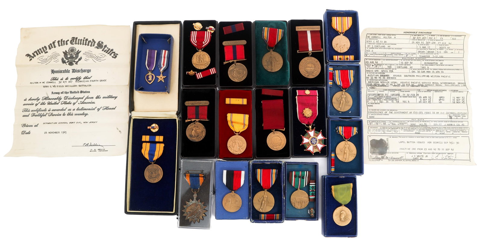 WWII US ARMED FORCES MEDALS & DOCUMENTS (1 of 17)