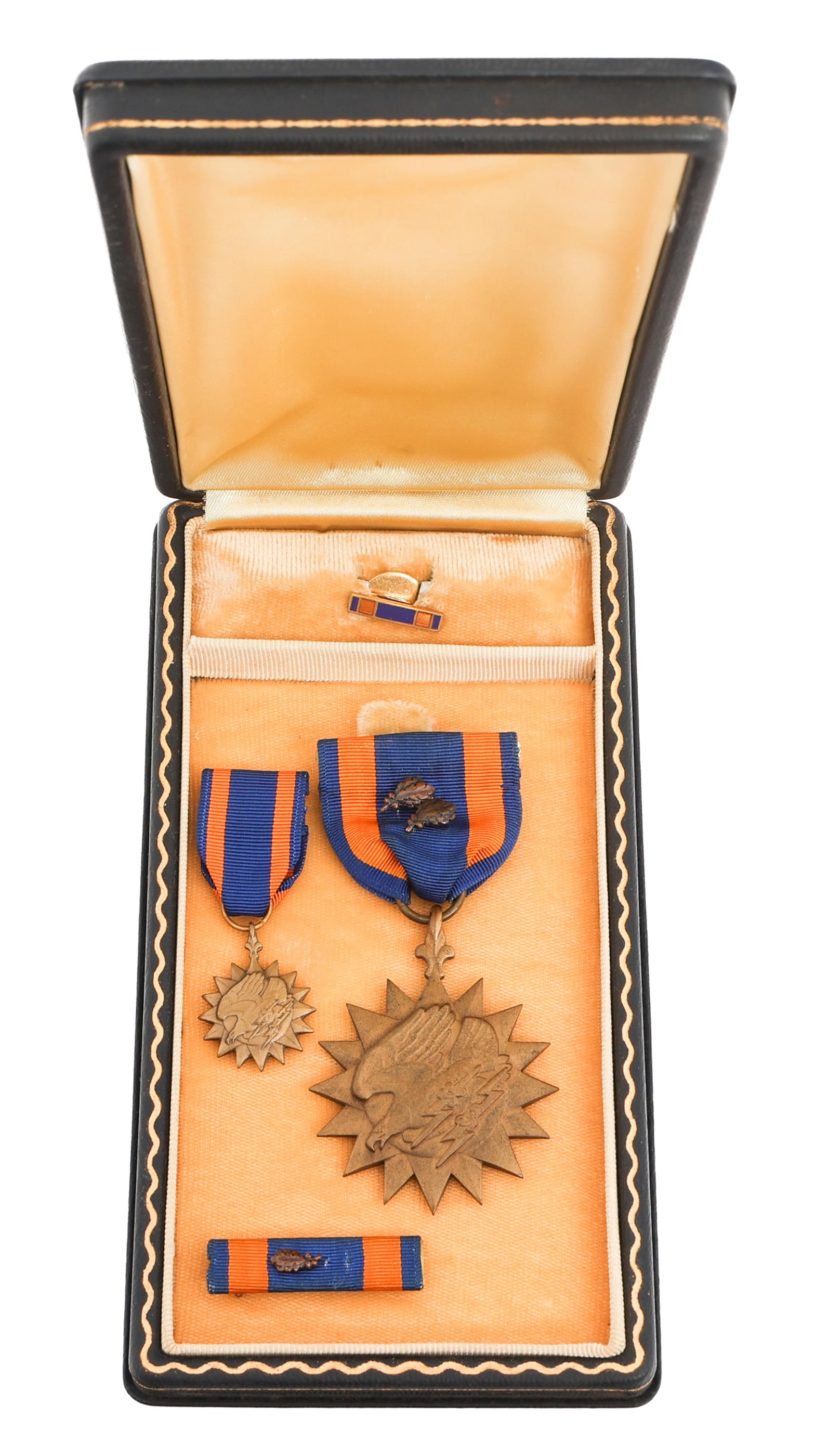 WWII USAAF 2nd LIEUTENANT KIA NAMED AIR MEDAL (1 of 9)