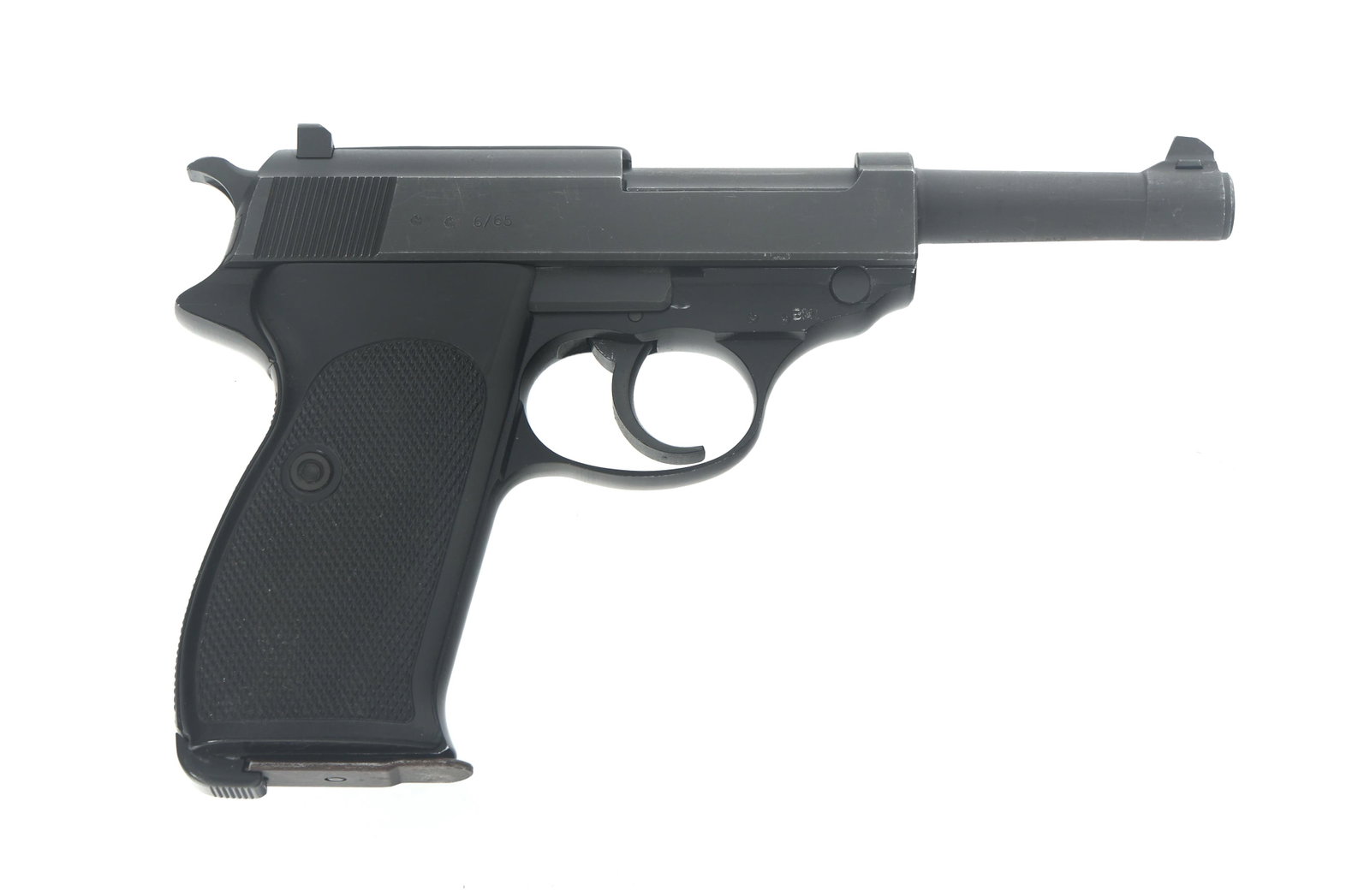1965 WALTHER MODEL P1 9x19mm CALIBER PISTOL: 1965 WALTHER MODEL P1 9x19mm CALIBER PISTOL 1965 Walther Model P1 9x19mm caliber semi automatic pistol. Sarco import stamp. Checkered grips. One magazine. Modern leather holster. Caliber / Gauge: 9x19