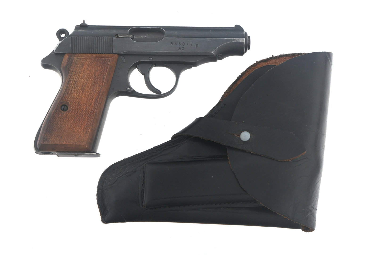 1945 WALTHER MODEL PP 7.65mm CAL PISTOL & HOLSTER: 1945 WALTHER MODEL PP 7.65mm CAL PISTOL & HOLSTER 1930 Walther Model PP 7.65mm caliber semi-automatic pistol. Right side of slide stamped 385017p - ac. Checkered Walther wood grips. Two Walther banner