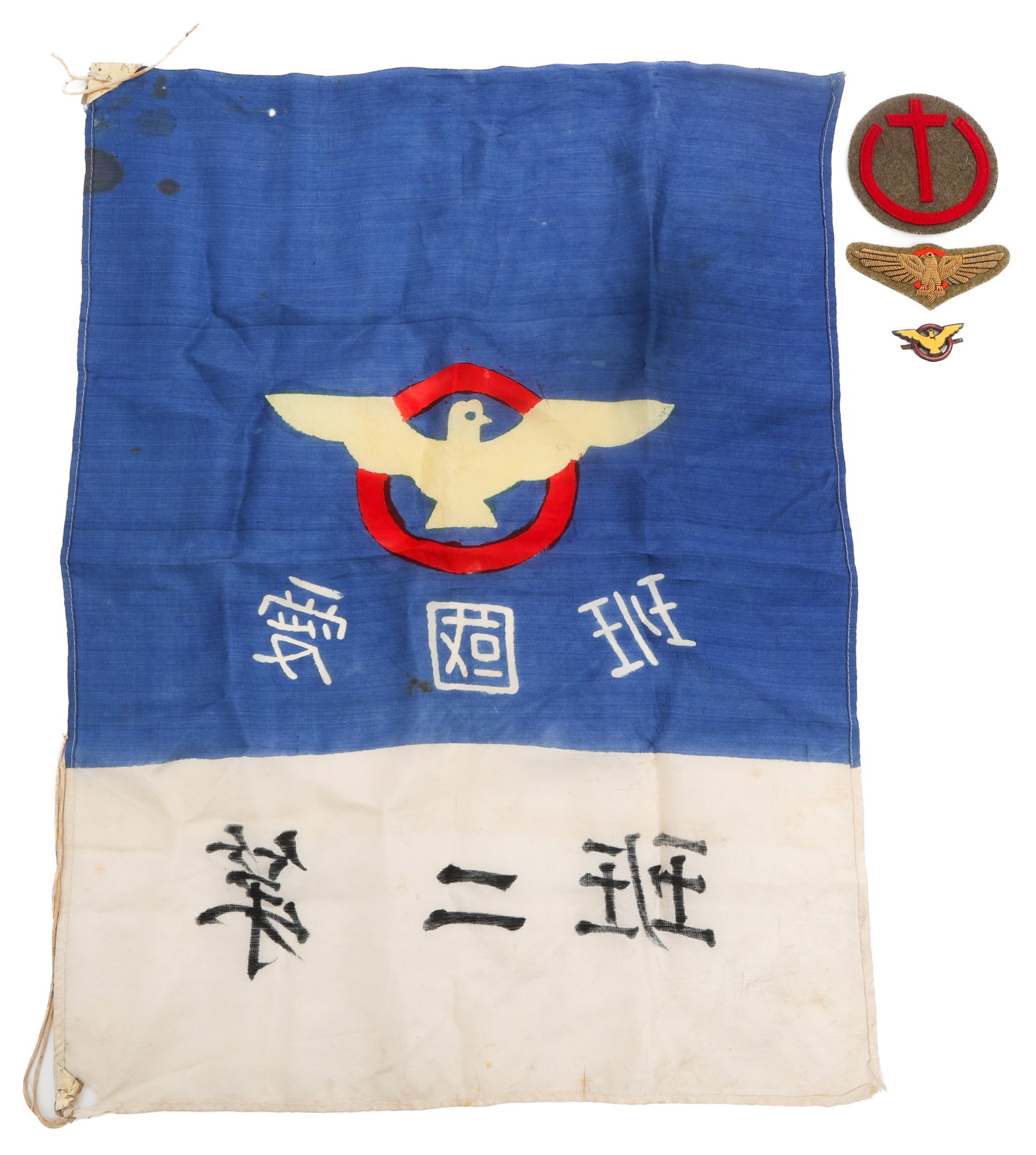 WWII IMPERIAL JAPANESE PARATROOPER WINGS & FLAG: WWII IMPERIAL JAPANESE PARATROOPER WINGS & FLAG WWII Imperial Japanese Golden Kite Paratrooper Wings, patches, and Good Luck Flag. (1) Golden Kite Gold Bullion Patch with wool backing. (1) Golden Kite