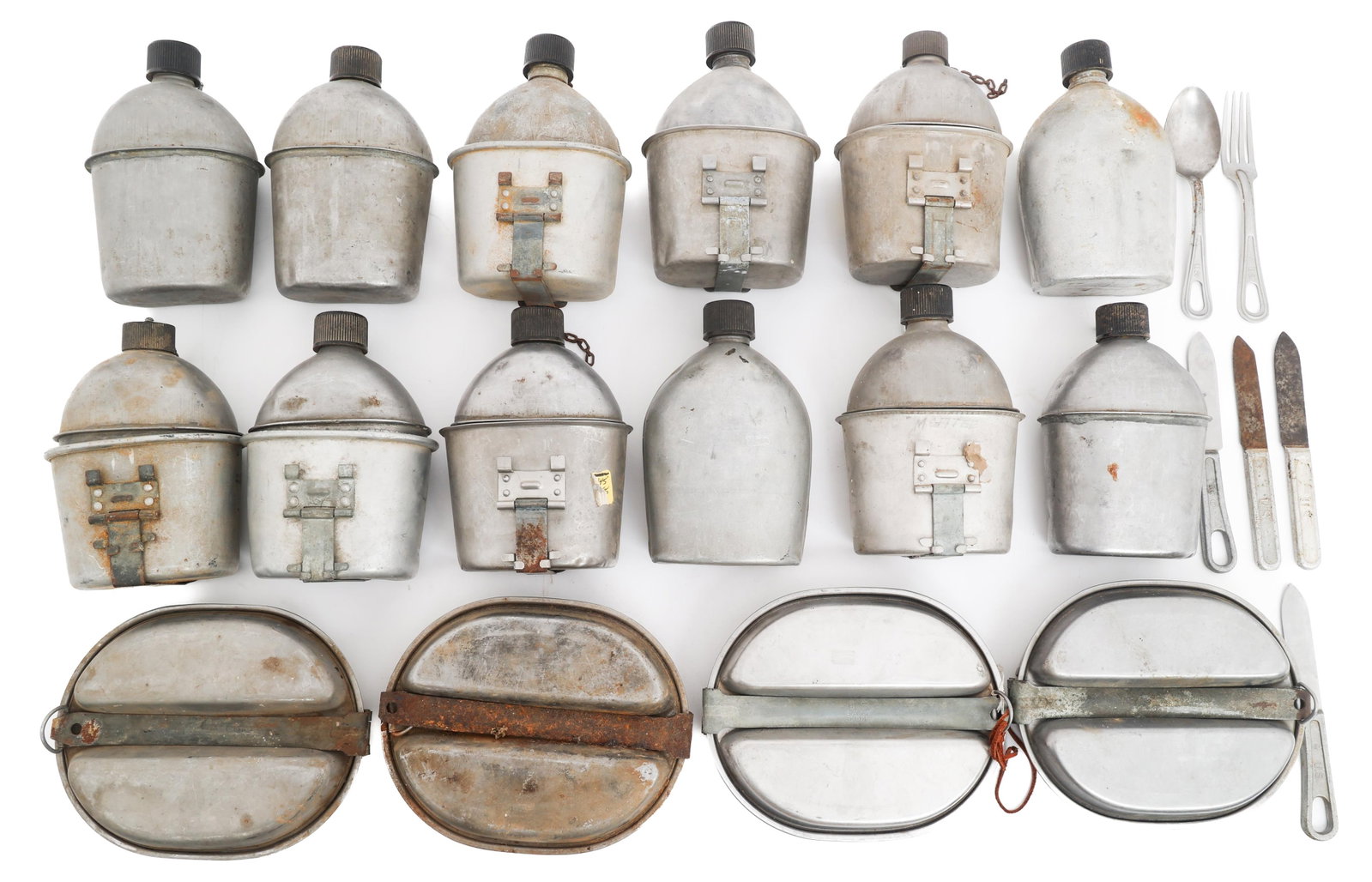 WWII US ARMY CANTEENS, MESS KITS & FLATWARE (1 of 19)