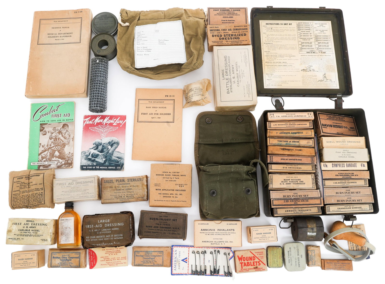 WWII US ARMY MEDIC FIRST AID KIT & MEDICAL GEAR (1 of 13)