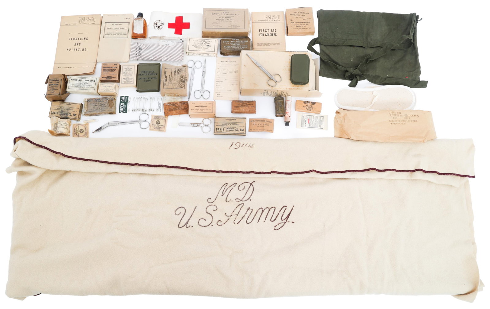 WWII US MEDICAL GEAR, ARMBANDS & FIELD MANUALS: WWII US MEDICAL GEAR, ARMBANDS & FIELD MANUALS WWII US Medical Gear, Red Cross Armbands and Field Manuals. Includes bandages, dressings, gauze, gas mask anti dim sticks, insect repellant, tincture iod