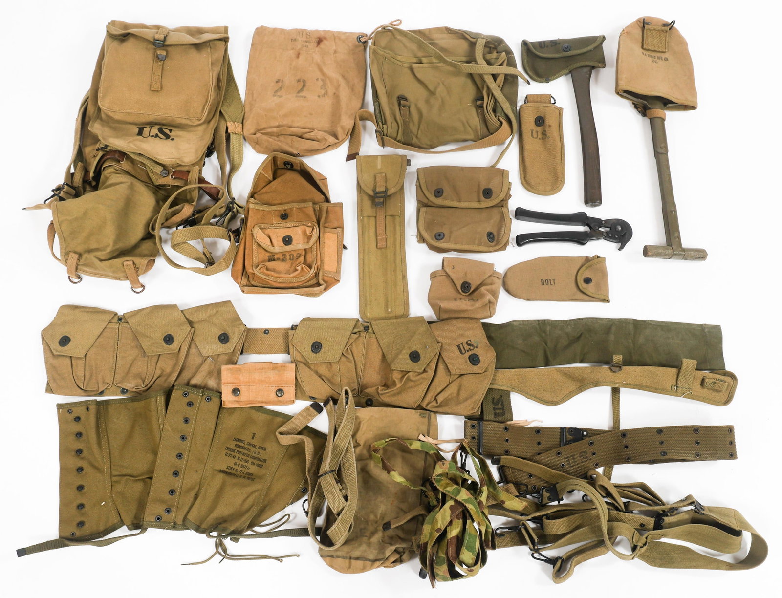 WWII US ARMY BAR BELT, HAVERSACK, & FIELD GEAR (1 of 16)