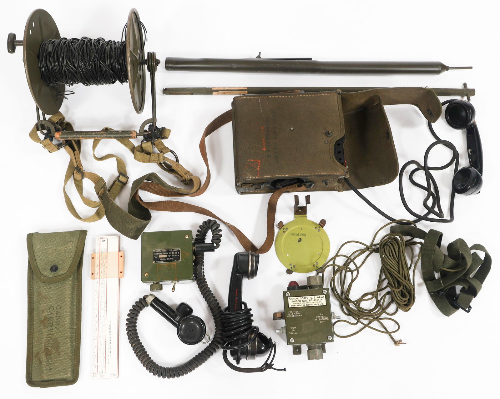 WWII US ARMY ARTILLERY & SIGNAL CORPS FIELD GEAR (1 of 15)