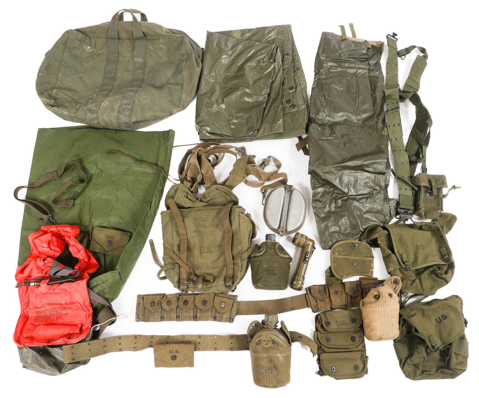 WWII - VIETNAM WAR FLYERS BAG & FIELD GEAR (1 of 19)