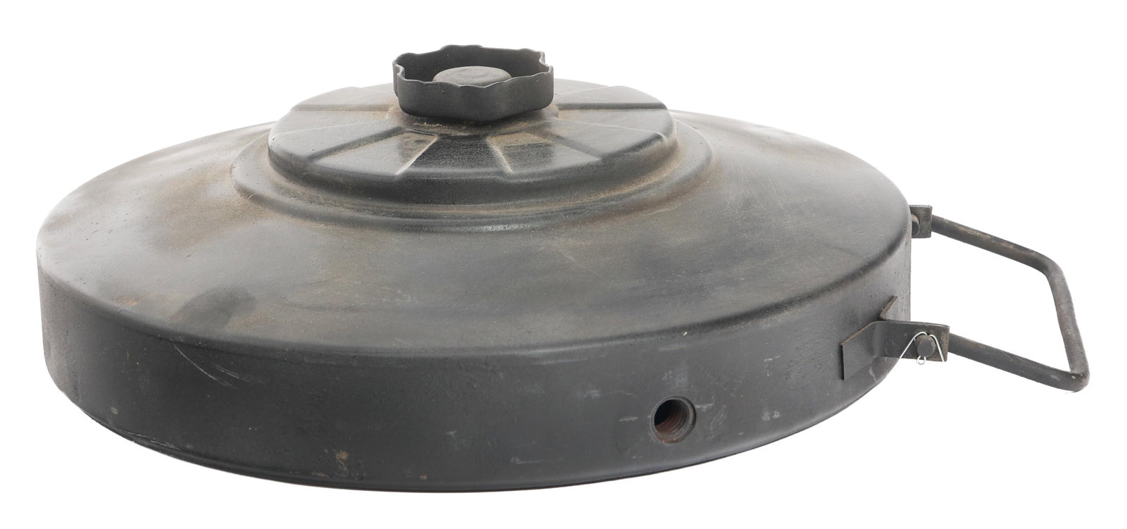 WWII US MADE GERMAN T.Mi. 42 TRAINING LANDMINE: WWII US MADE GERMAN T.Mi. 42 TRAINING LANDMINE WWII US Made German Anti-tank High Explosive Tellermine T.Mi. 42 Training Landmine. Painted steel body with carrying handle. No visible markings. Size: 1
