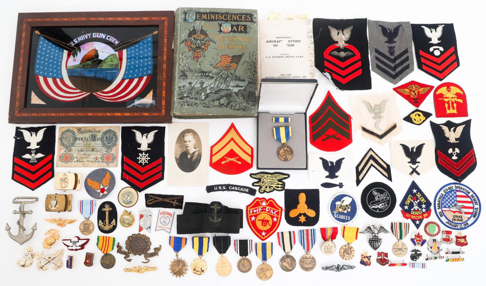 20th C. US ARMED FORCES BOOKS & INSIGNIA BONANZA: 20th C. US ARMED FORCES BOOKS & INSIGNIA BONANZA US Armed Forces Books and Insignia Bonanza. Books include a 1943 USAAF Aircraft spotter's handbook and Spanish-American War pictorial history book