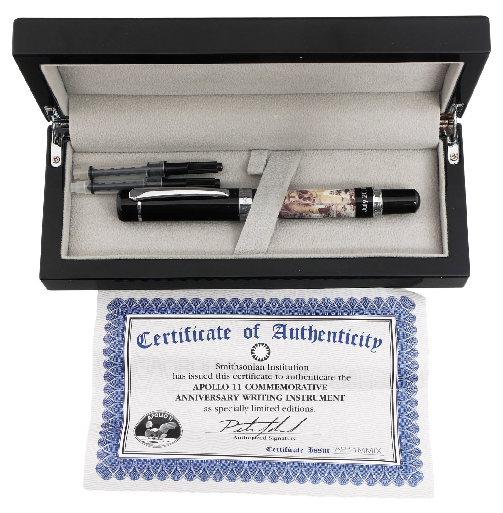 US NASA APOLLO 11 COMMEMORATIVE PEN: US NASA APOLLO 11 COMMEMORATIVE PEN US NASA Apollo 11 Commemorative Fountain Pen. Tridium tipped pen with photo of Neil Armstrong and quote dated July 20, 1969. Includes box with felt lined interior,