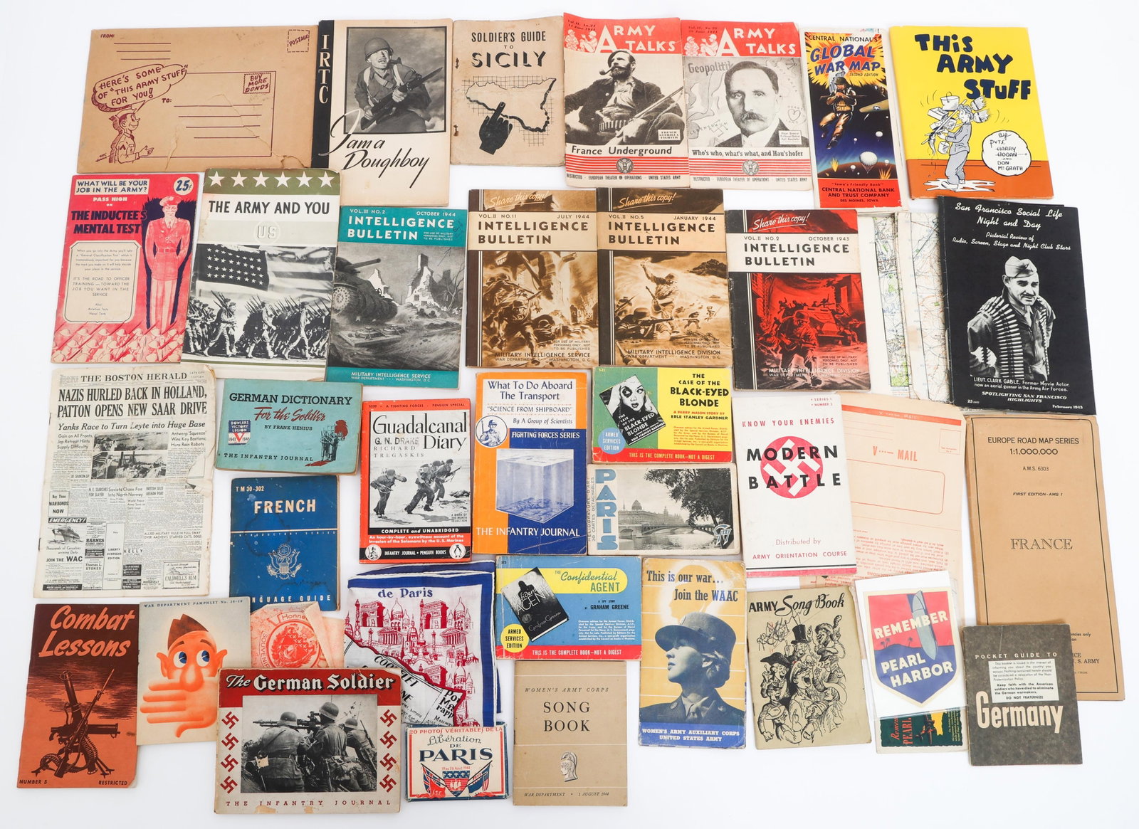 WWII US ARMED FORCES GUIDE BOOKLETS (1 of 12)