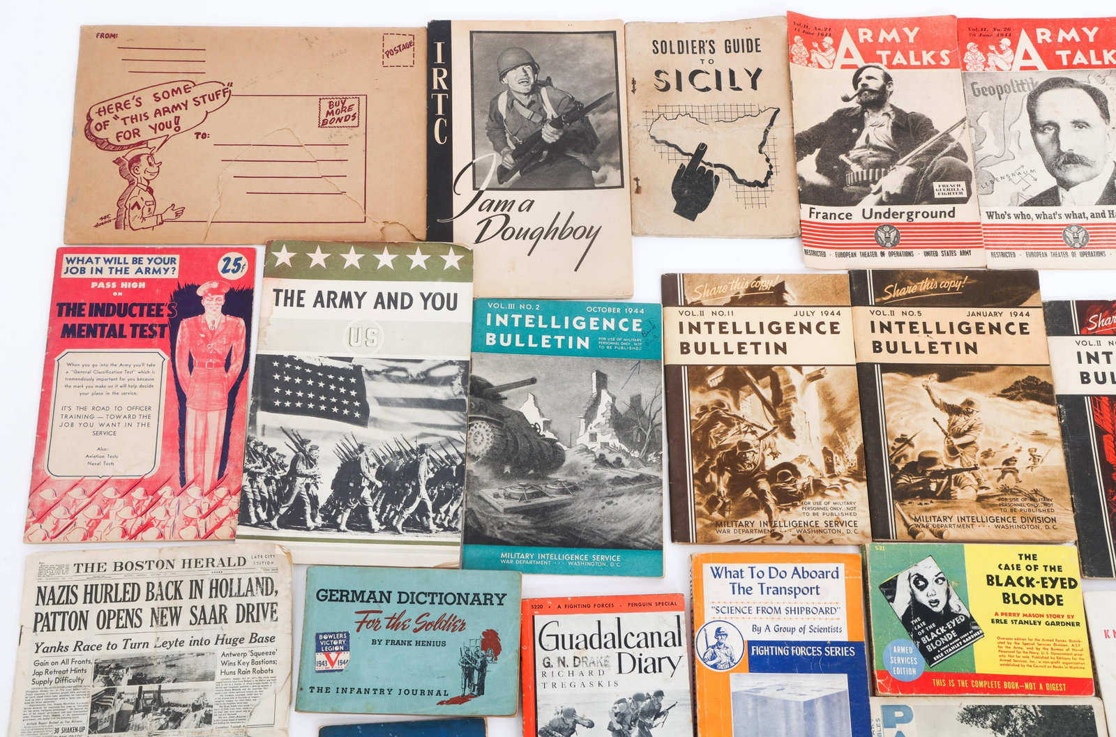 WWII US ARMED FORCES GUIDE BOOKLETS - 2
