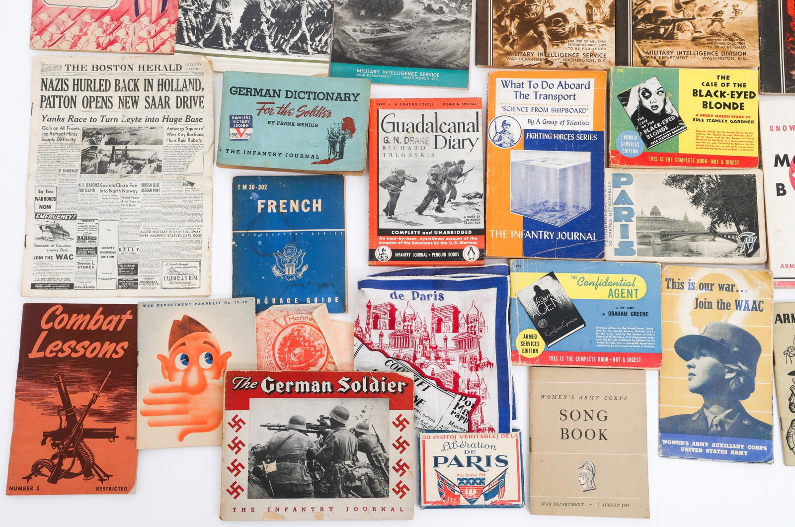 WWII US ARMED FORCES GUIDE BOOKLETS - 4