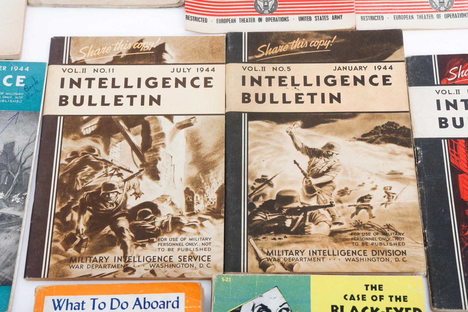 WWII US ARMED FORCES GUIDE BOOKLETS - 7